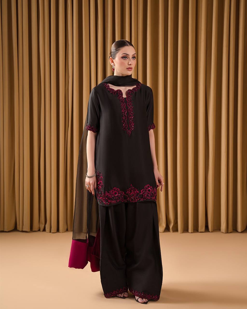 Elegant Black Three-Piece Suit with Deep Pink Embroidered Detailing for Festive or Formal Occasions        4o