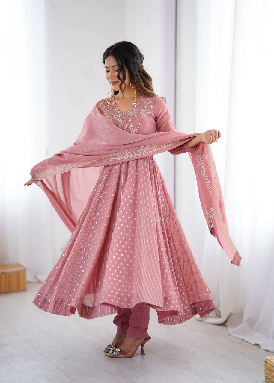 Anarkali Elegance: The Pink Reverie