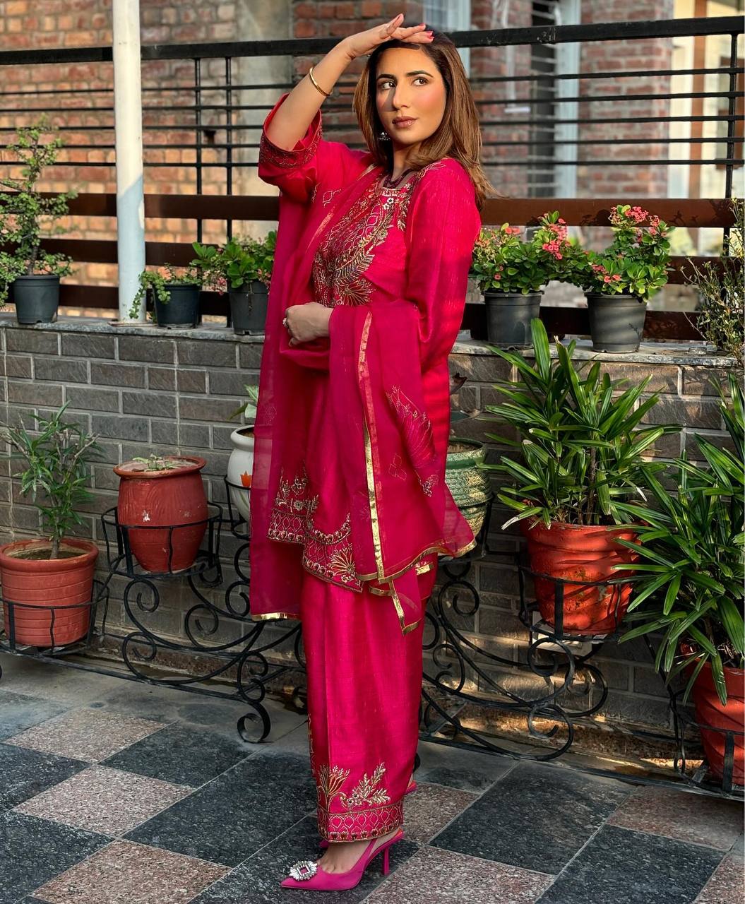 Enchanted Allure: Stunning Pink Salwar Suit for Sophisticated Women