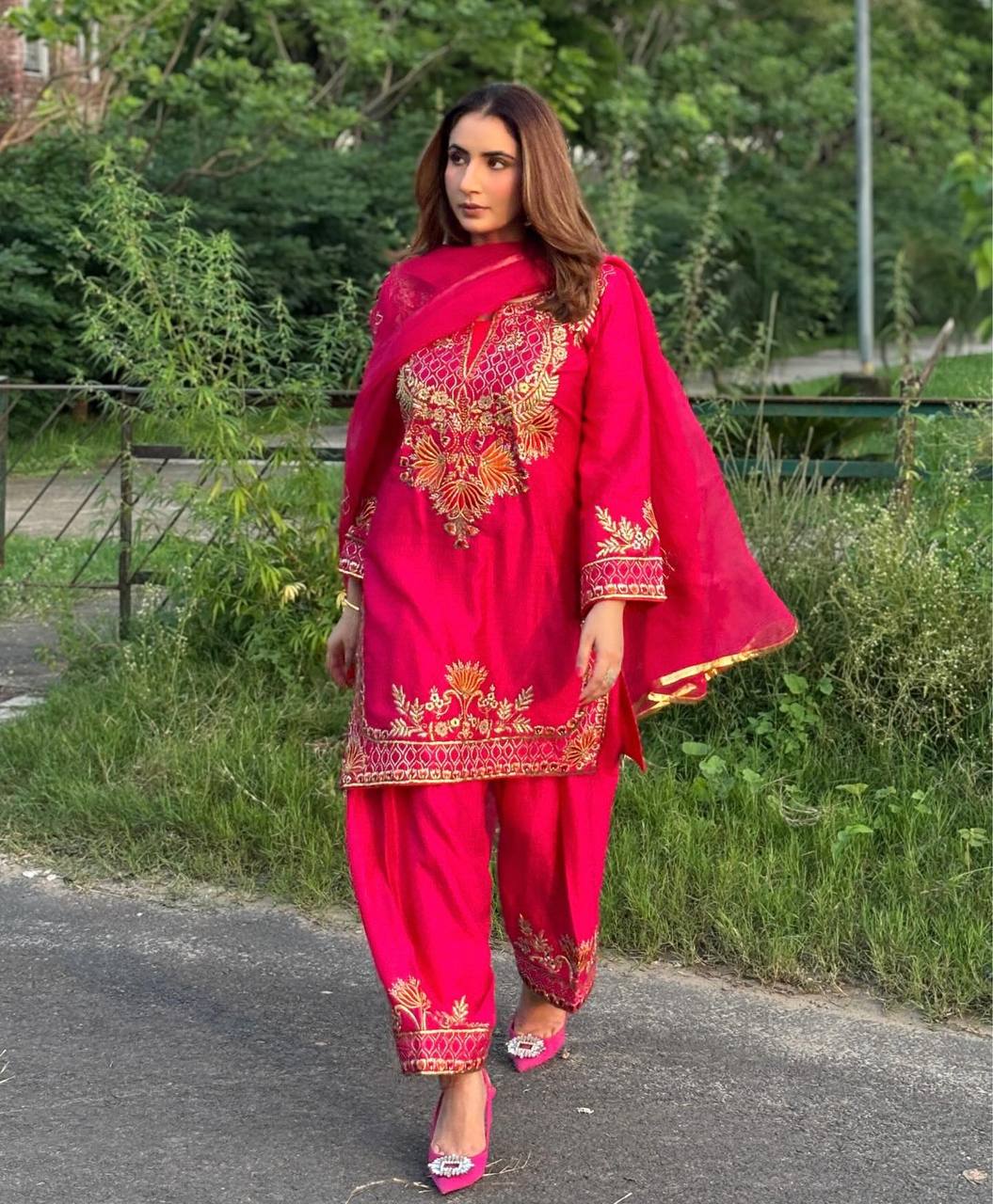 Enchanted Allure: Stunning Pink Salwar Suit for Sophisticated Women