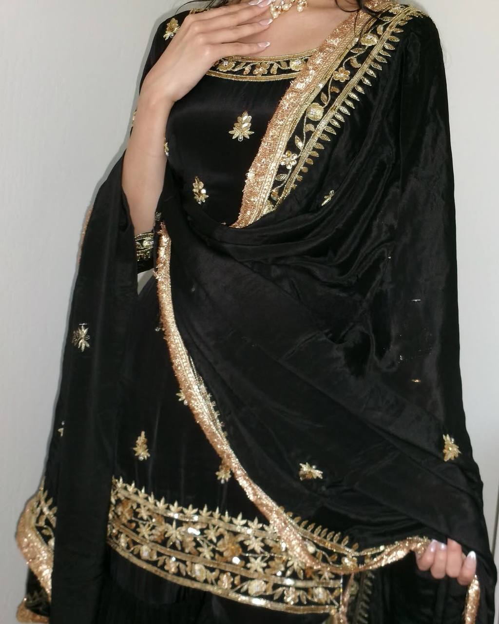 Elegance in Black and Gold: A Captivating Fashion Statement