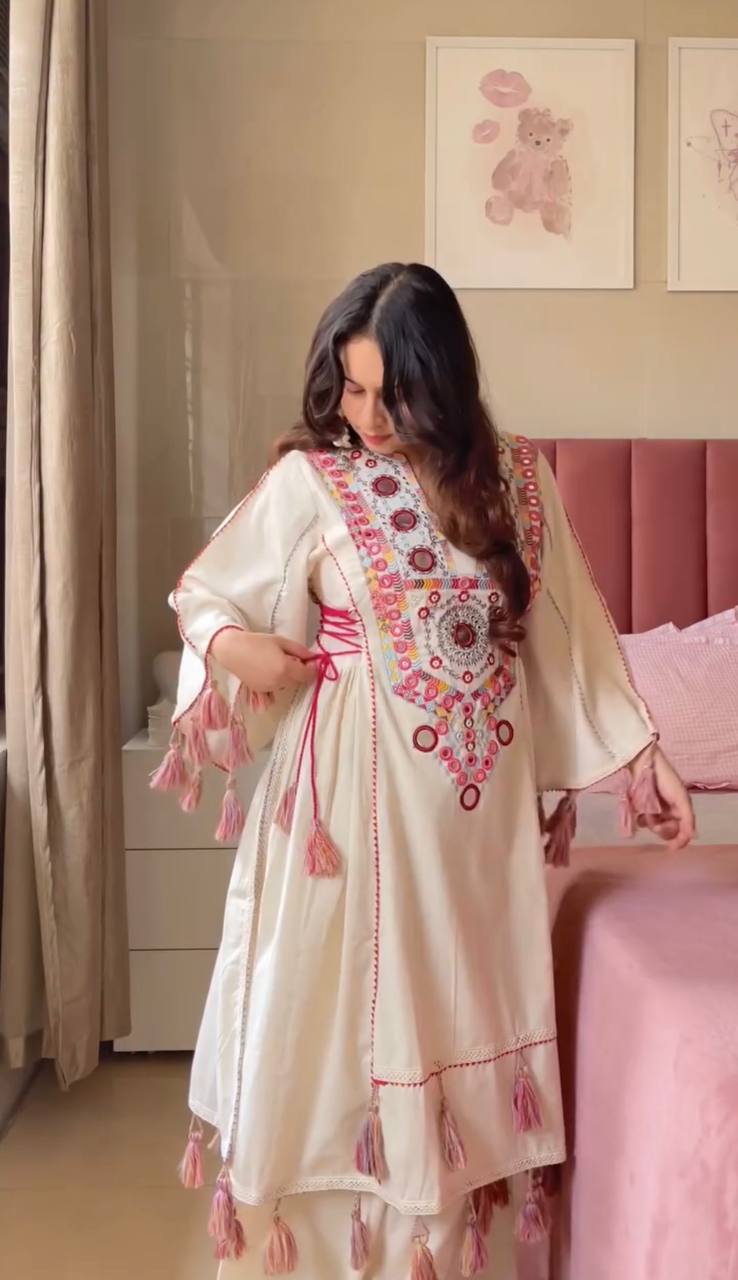 Opulent Beige Kurta: Artful Embroidery for Refined Style